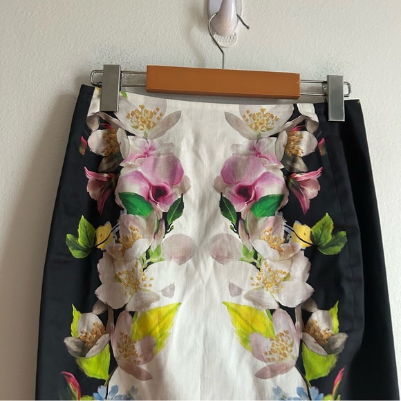 Ted Baker Sz 4 Dayian Forget Me Not Floral Feminine Pencil Skirt - Picture 4 of 13